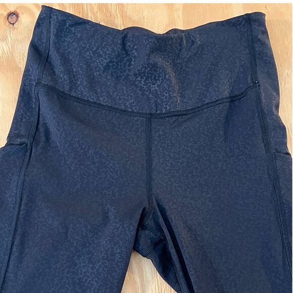 Athleta Black Ultimate Stash Pocket Embossed 7/8 Tight Side/Waist Pocket Size XS - Picture 3 of 16